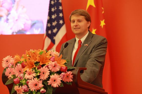 美国前总统尼克松外孙克里斯托弗·考克斯致辞