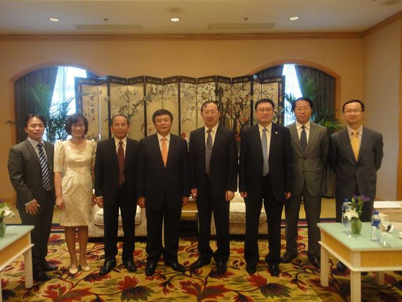 黑龙江省委常委、组织部长徐泽洲会见代表团