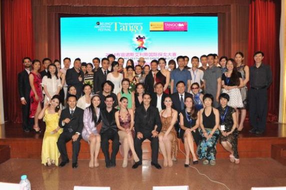 决赛现场评委、选手、志愿者合影（摄影：翔子）