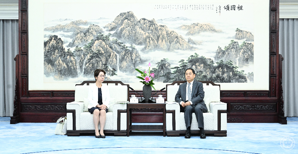 President Yang Wanming Meets with Delegation from Japan's Animation, Film, and Publishing Sectors