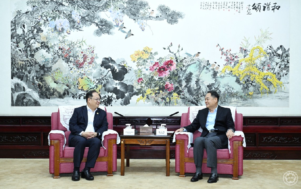 President Yang Wanming Meets with Ambassador of Thailand to China Chatchai Viriyavejakul